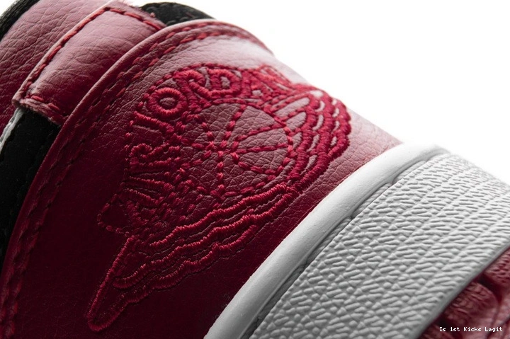 Low 553558-116 Black Toe Jordan  1 0201